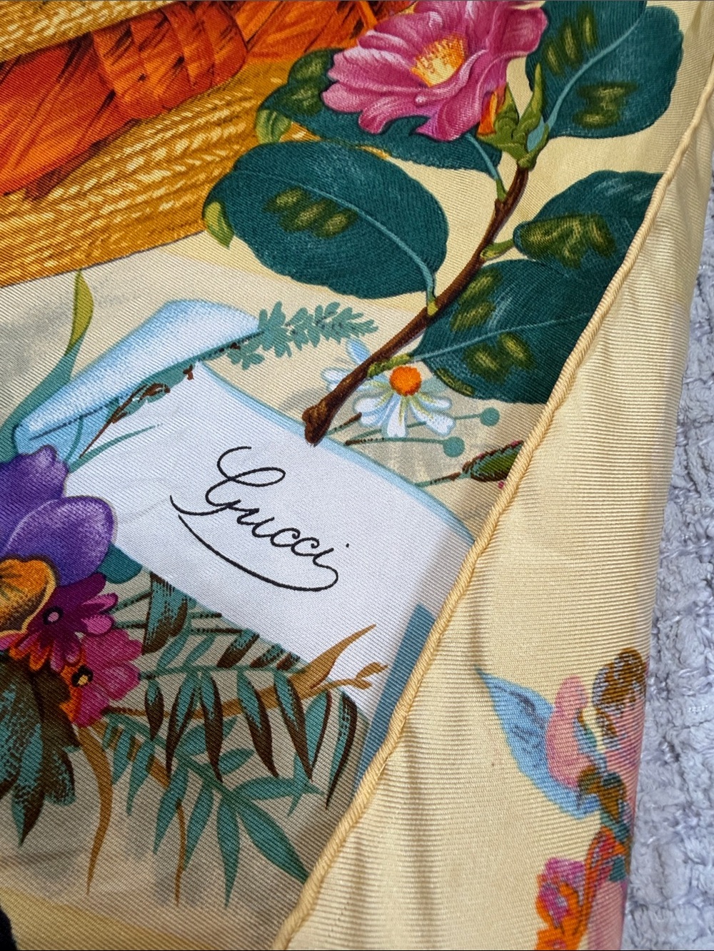 Rare Authentic Gucci Silk Floral Scarf  Whimsical Yellow Animals Hearts Ribbon - Picture 9 of 17